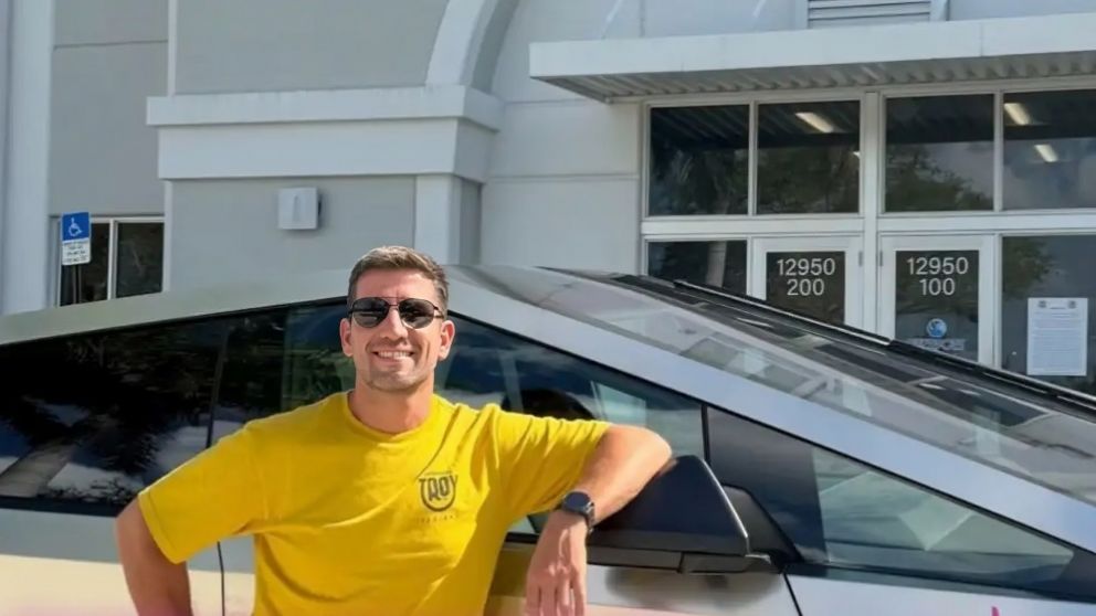 Un diputado de La Libertad Avanza fue al Congreso con un Tesla valuado en 200.000 dólares