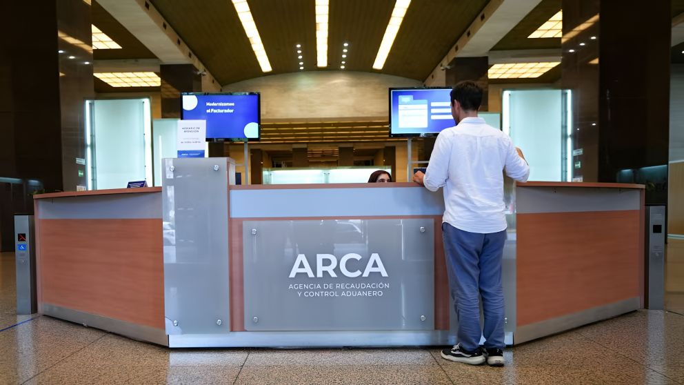 La Cámara Argentina de Comercio reclamó a ARCA que suspenda embargos sobre empresas en crisis y flexibilice planes de pago para pymes
