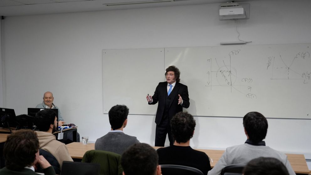 Ayer expuso ante alumnos de la Universidad de San Andrés