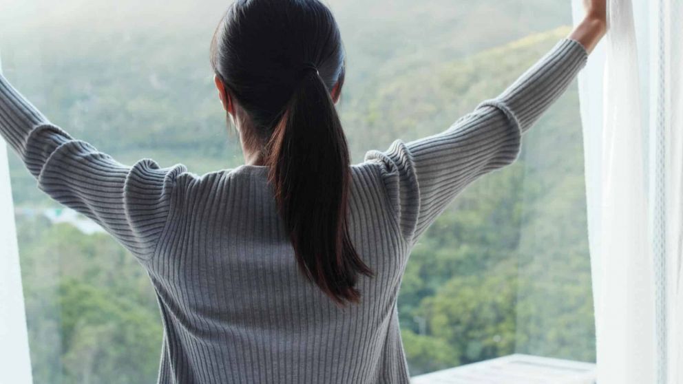 El horario ideal para abrir las ventanas y atraer buenas energías, según el Feng Shui