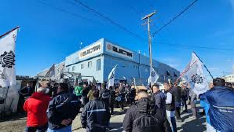 Un total de 140 trabajadores reclaman por sus puestos de trabajo