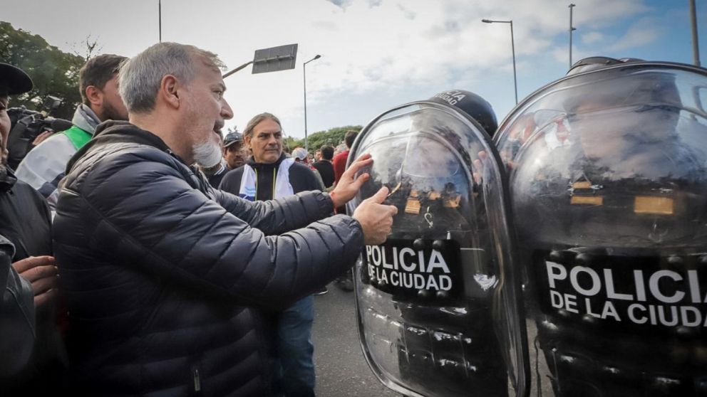 Aguiar frente a las fuerzas policiales