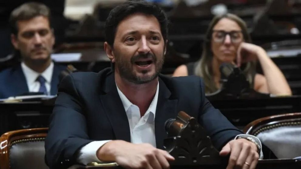 Gustavo Barrera denunci� que, cuando era intendente de Pinamar, Mart�n Yeza reclamaba la incorporaci�n de la zona al r�gimen que ahora vot� restringir