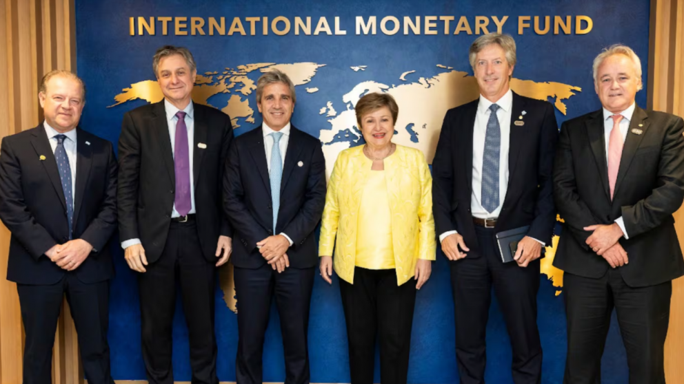El FMI aprob� la segunda revisi�n del acuerdo con Argentina y liber� un desembolso de US$1.000 millones tras evaluar el programa econ�mico