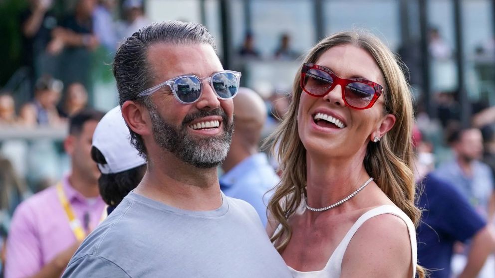 Por su "amor por EEUU", Trump anunci� que faltar� a la boda de su hijo