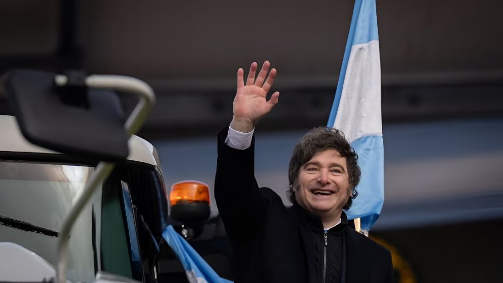 Milei negocia con bancos internacionales un repo de USD 5.000 millones para postergar vencimientos de deuda y aliviar el frente financiero de 2027