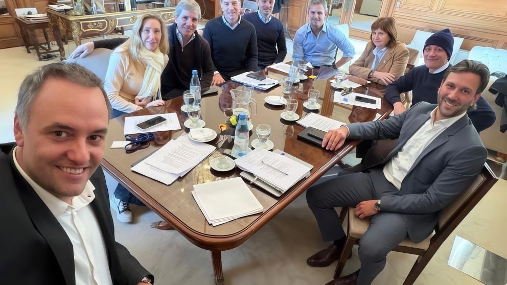 Con la foto, el Gobierno busc� mostrar que la interna no paraliz� la conducci�n pol�tica y que la agenda legislativa sigue bajo control de la Casa Rosada