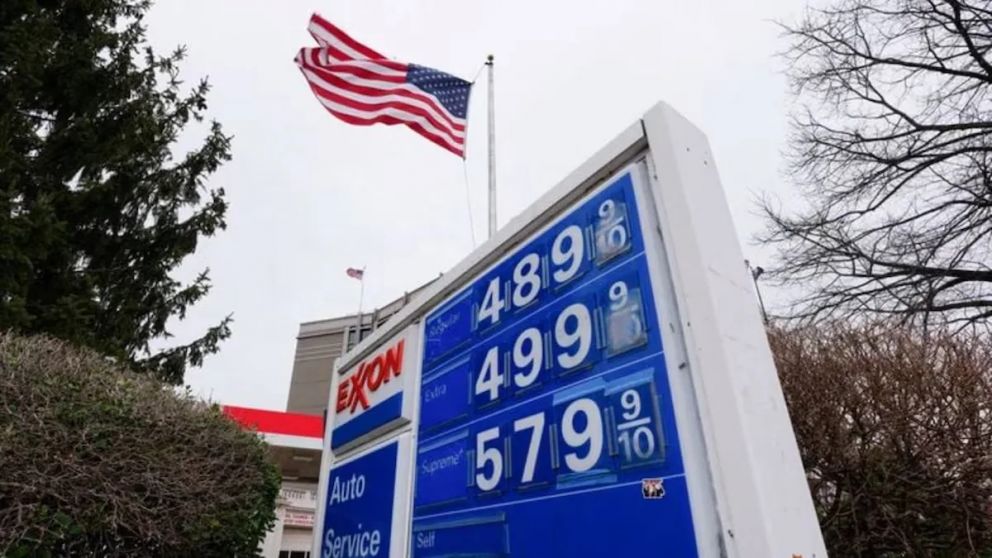 Trump re�ne a su gabinete por Ir�n mientras suben los precios del combustible en EEUU