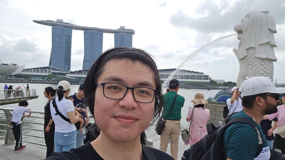 Raymond Zeng se mueve cerca del universo FIRE (Financial Independence, Retire Early), una corriente que promueve la independencia financiera y el retiro temprano