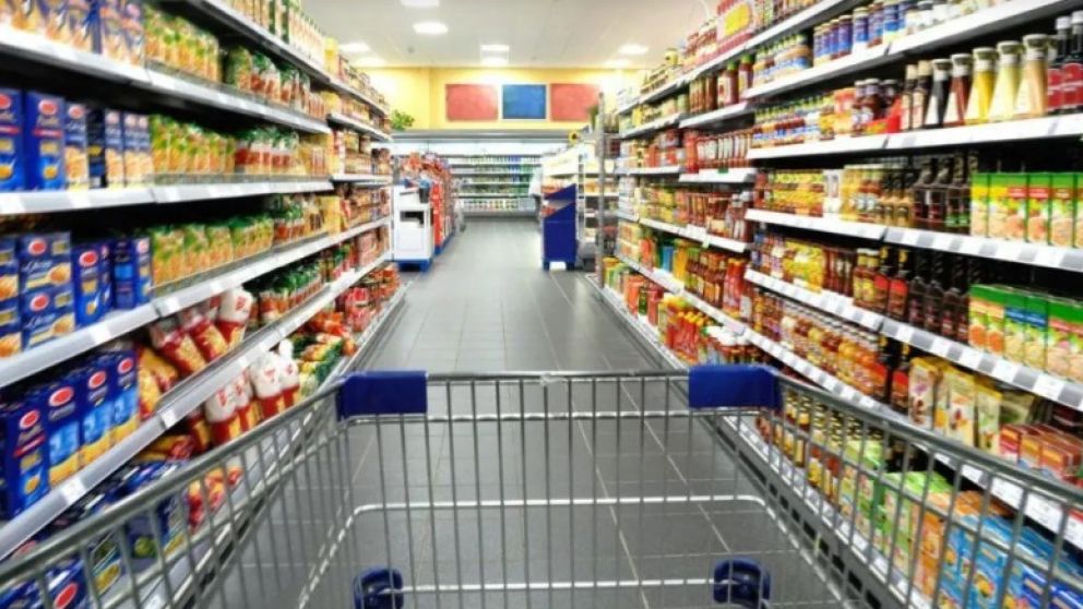 Consumo en abril: caen las compras masivas y crecen indumentaria y vivienda