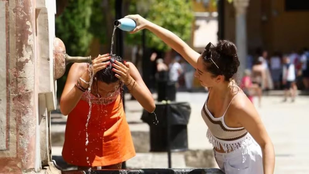 Europa enfrenta temperaturas r�cord mientras crecen las alertas por el impacto econ�mico y sanitario.