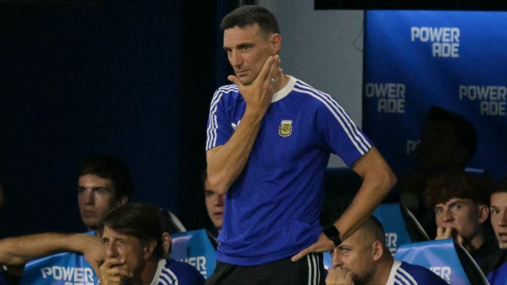 Lionel Scaloni espera la evolución física de varios jugadores antes de definir la lista definitiva de la Selección Argentina para el Mundial 2026.