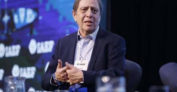Kiguel: El cepo podría levantarse, pero el gobierno teme hacerlo