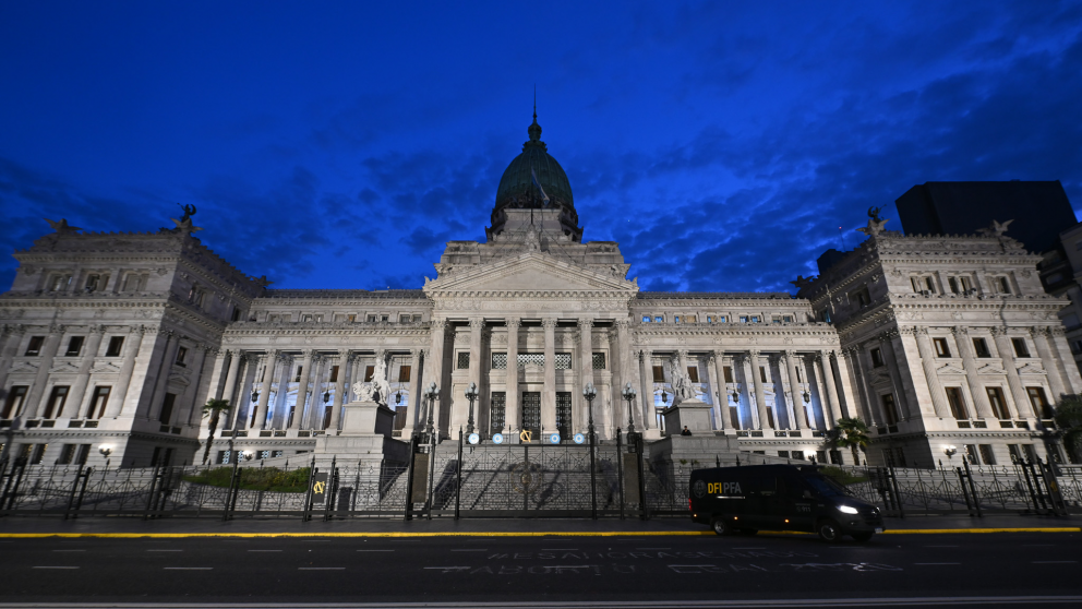 La iniciativa autoriza el pago de USD 171 millones a Bainbridge y Attestor y ahora deber� ser aprobada por Diputados antes del 30 de junio