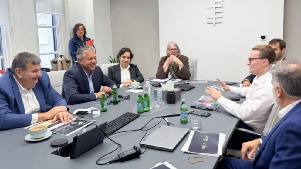 Rolando Figueroa se reunió con fondos de inversión internacionales en Londres.
