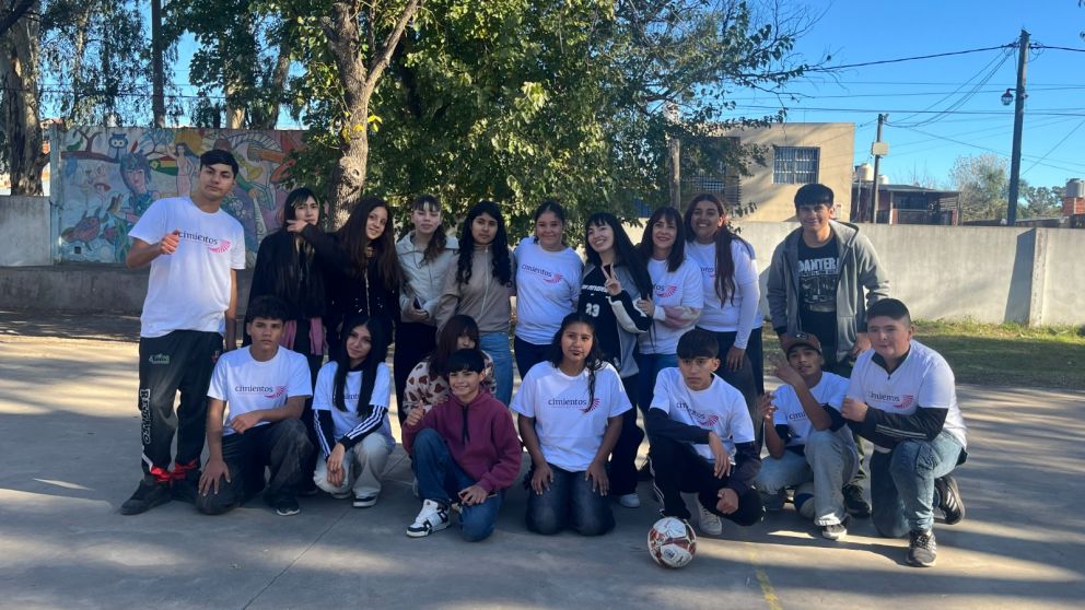 Estudiantes de la escuela N°6 de Merlo acompanados por Cimientos. Crédito fotos: Fundación Cimientos
