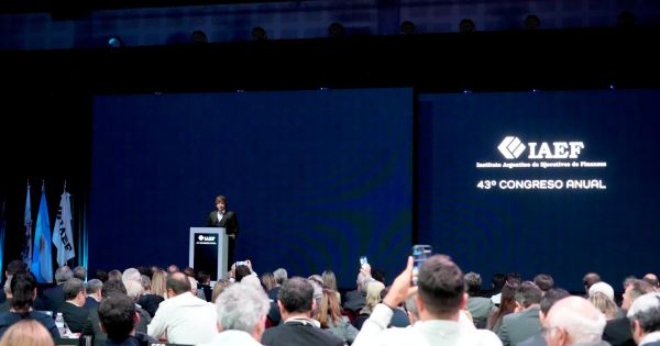 Cierre de empresas crece 4,8%: riesgo político en aumento