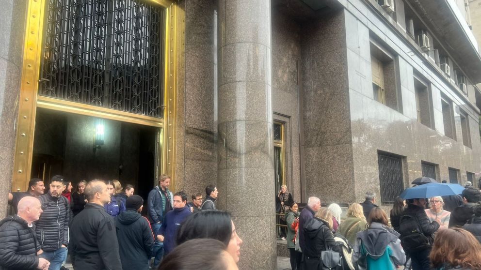 Megaoperativo policial en el edificio de Hacienda
