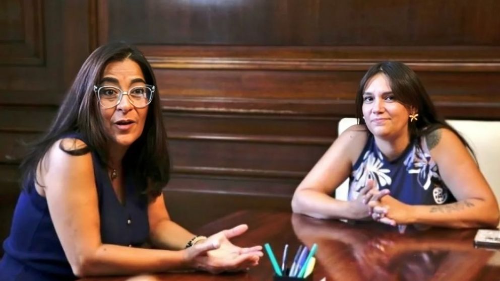María Carolina Moisés, junto a la secretaria general de la Federación Argentina de Trabajadores de Prensa (FATPREN), Carla Gaudensi