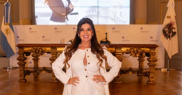 Lina Anllo recibe el 'Diploma a la Emprendedora' por su labor