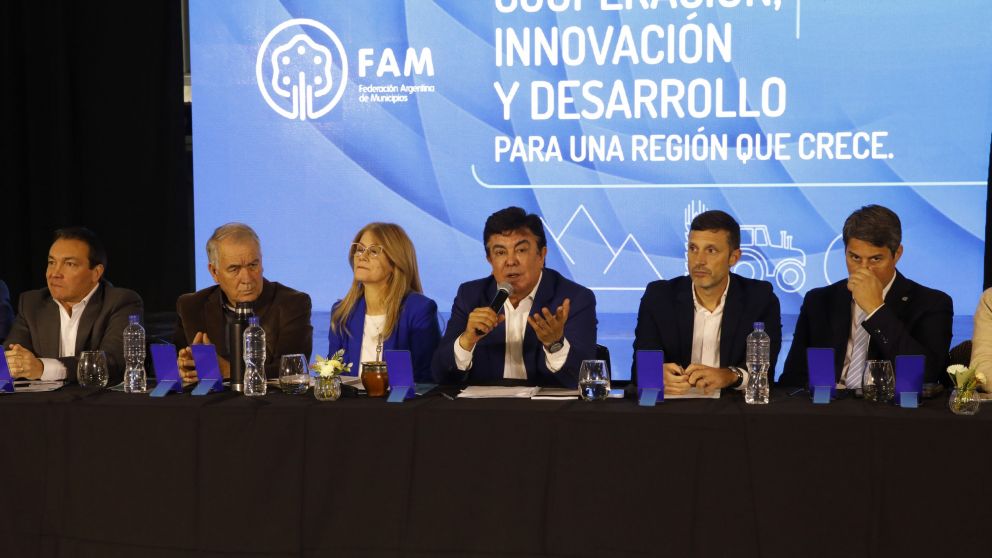 Fernando Espinoza encabez� el Encuentro Federal de la Federaci�n Argentina de Municipios -Regi�n Centro- en la provincia de Santa Fe