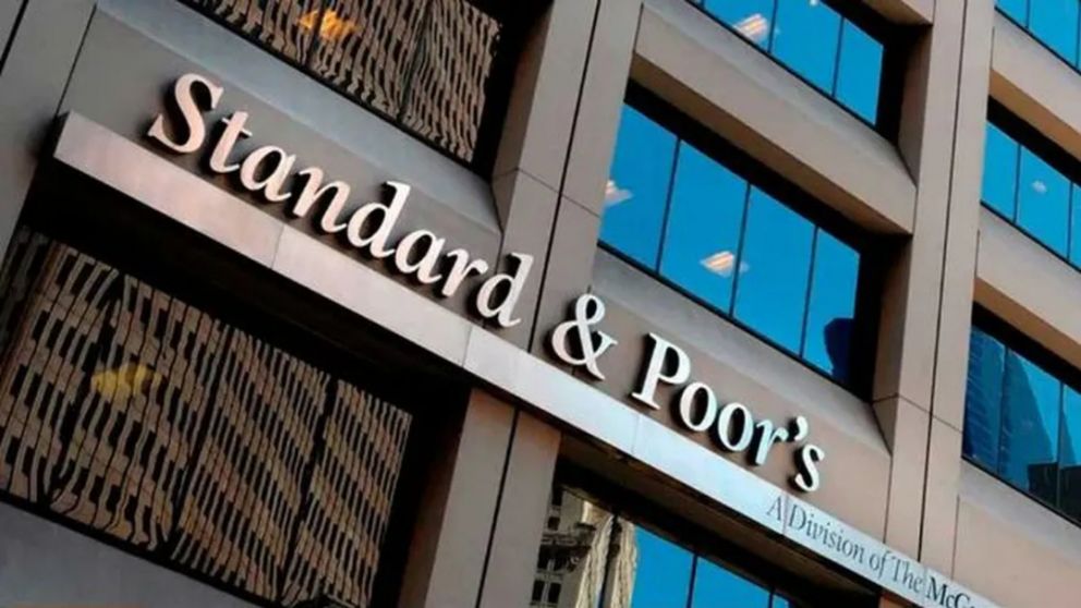 S&P mejor� la calificaci�n crediticia de Argentina