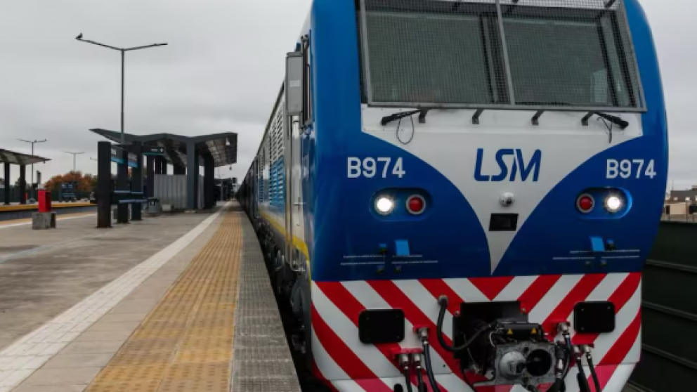Las tareas de mantenimiento especializado abarcan el reemplazo integral de los cables y las conexiones de comunicaci�n en el sector que une Palermo con el paso a nivel de la calle Empedrado