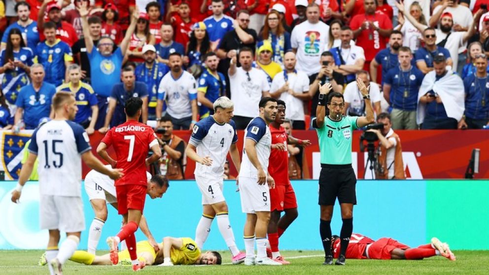 Mundial 2026: Facundo Tello debutó en Canadá-Bosnia y aplicó por primera vez una nueva regla