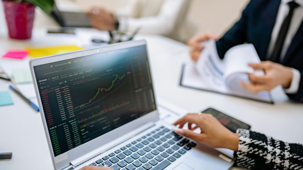 El modelo que permite a los traders ganar dinero con sus estrategias sin invertir capital propio