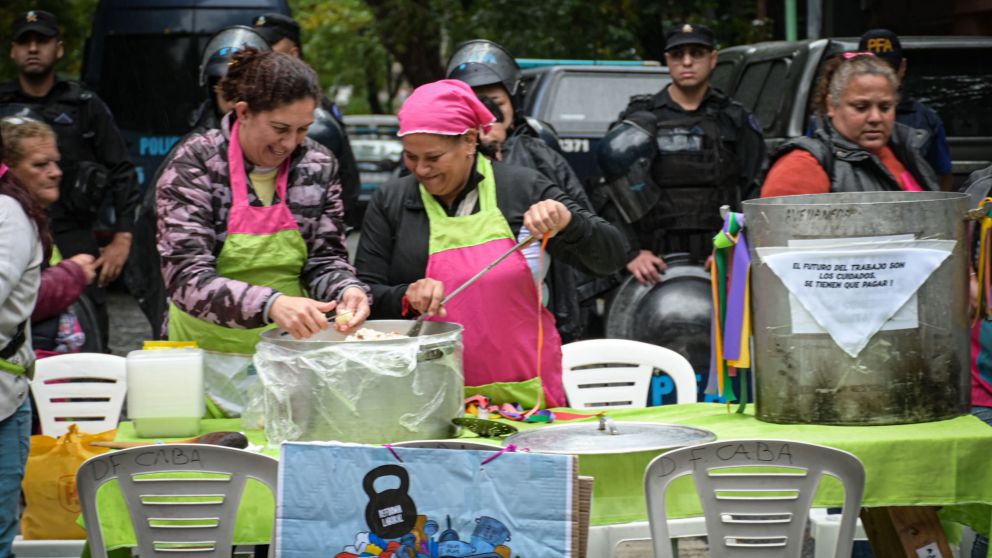Frente a la casa de Adorni, Barrios de Pie realizará una olla popular y una juntada de firmas