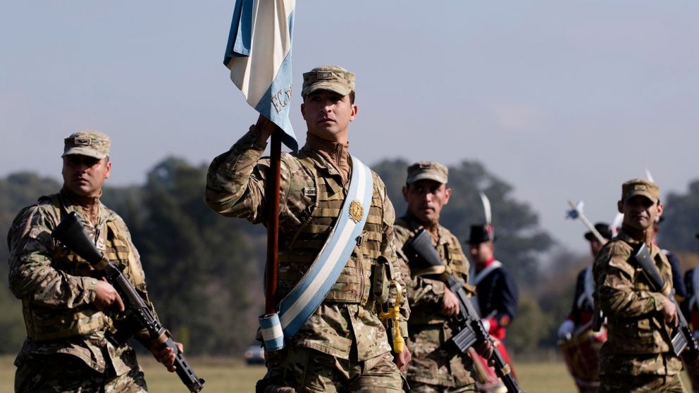 El beneficio alcanzará a estos militares con títulos